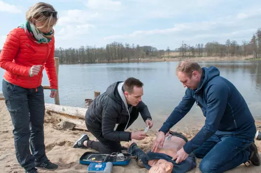Kursy pierwszej pomocy podczas wyjazdów integracyjnych
